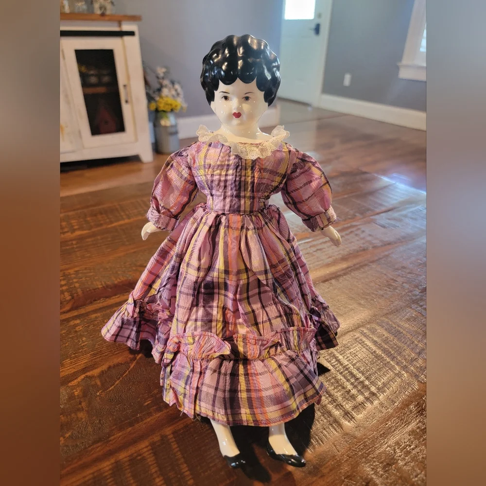 Beautiful Vintage China Head Doll rare brown eyes & pale face 15in‎
